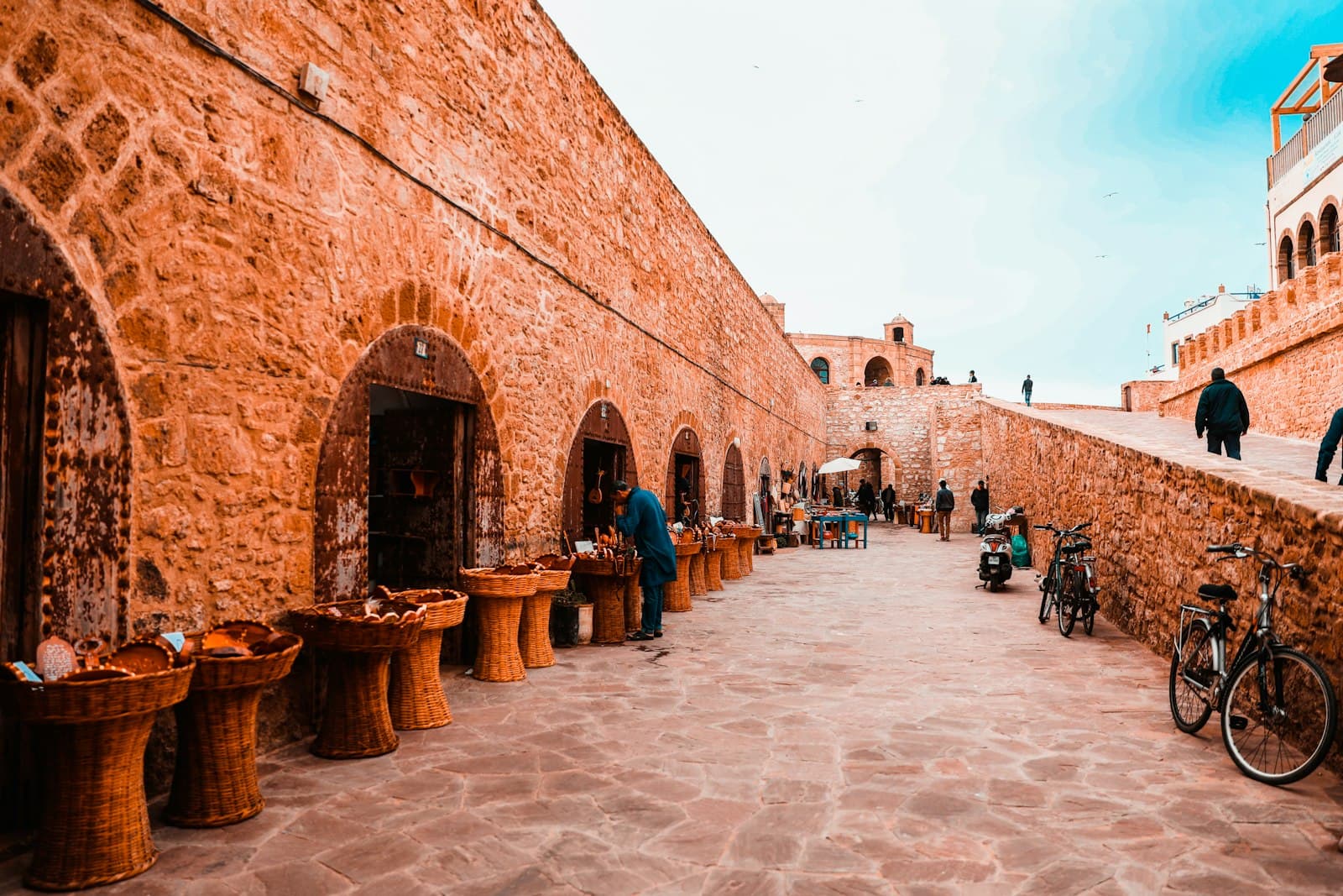Les remparts d'Essaouira au bord de l'océan