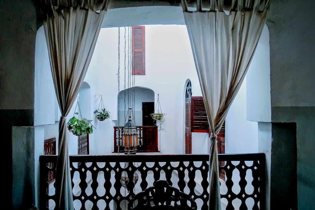 Galerie ajourée sur le patio
